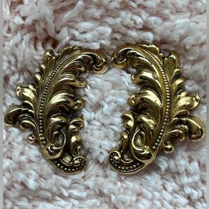 Mid century modern style Jay Feinberg  clip on feather gold tone earrings